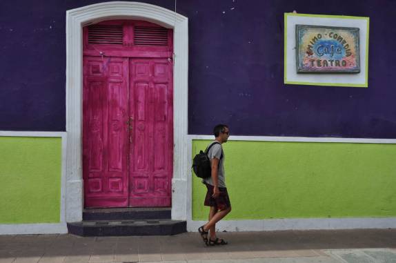 Caminhando pelas ruas coloridas da histórica Granada, na Nicarágua